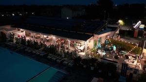 an overhead view of a restaurant at night at La Mimosa Camping in Fano