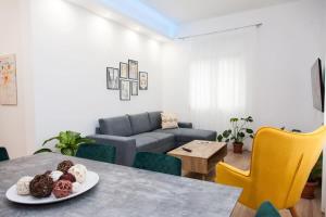 Posedenie v ubytovaní Beautiful new apartment in Petralona