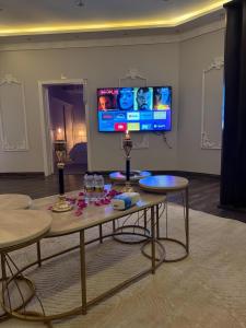 TV a/nebo společenská místnost v ubytování مسكن كازان