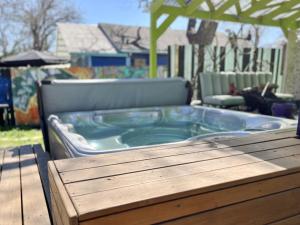 a hot tub sitting on top of a table at East Side Blue Bonnet Cottage in Austin