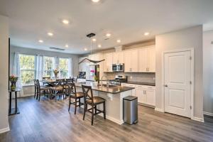 an open kitchen and dining room with a table and chairs at The Villas Buckingham 10 mins to RDU Airport Duke Downtown in Durham