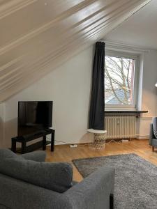TV a/nebo společenská místnost v ubytování Convenient Apartment for 2