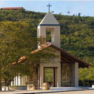 a church with a cross on top of it at flats Monte Castelo Gravatá -PE in Sairé