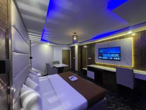 TV a/nebo společenská místnost v ubytování Presken Hotel (Reliance)