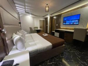 TV a/nebo společenská místnost v ubytování Presken Hotel (Reliance)