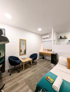Kuchyň nebo kuchyňský kout v ubytování Yellow Door Hotels
