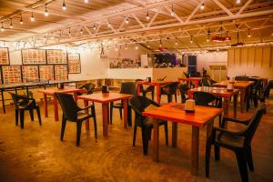 Restoran või mõni muu söögikoht majutusasutuses Nirili Villa