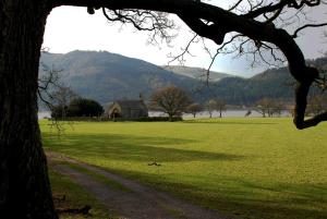 Naturlandschaft in der Nähe of country house