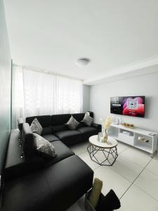 Χώρος καθιστικού στο F&J City Accommodation cc at 77 Independence +86 φωτογραφίες