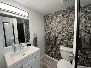 Ένα μπάνιο στο Palm Court-Trendy & Block from Ocean Casino +19 φωτογραφίες
