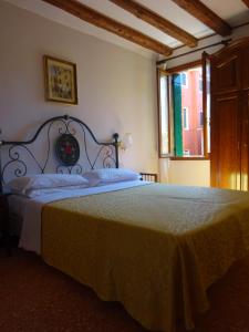 Postel nebo postele na pokoji v ubytování Hotel Minerva & Nettuno di Venezia
