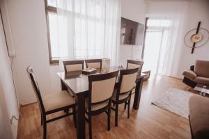 a dining room with a table and chairs at Apartman Eden Bihać in Bihać