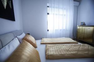 Ένα ή περισσότερα κρεβάτια σε δωμάτιο στο Apartman Eden Bihać