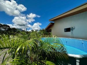 Bazén v ubytování Arenal Cozy Retreat with Pool Villa Tucán nebo v jeho okolí