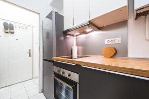ザグレブにあるThe Cozy Nookのキッチン(カウンタートップ、コンロ付) +9枚の写真