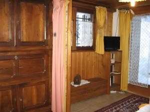 TV a/nebo společenská místnost v ubytování L'ore Du Bois - Maison D'hôtes