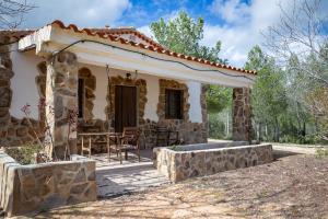 a stone house with a table in front of it at Casas Rurales El Portillo in Yeste