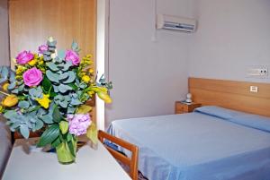 Voodi või voodid majutusasutuse Albergo La Sirenella toas