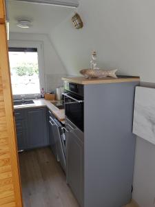 O bucătărie sau chicinetă la Ferienhaus Ankerplatz In Börgerende Rethwisch +28 fotografii