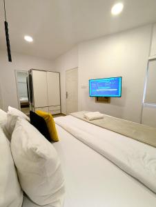 Postel nebo postele na pokoji v ubytování Yellow Door Hotels