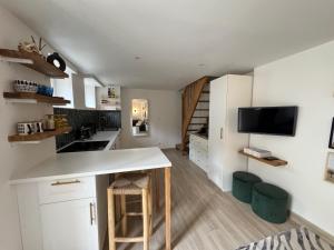 Kuchyň nebo kuchyňský kout v ubytování Charmante Maison avec Jardin Privé - PACY SUR EURE