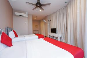 Postel nebo postele na pokoji v ubytování New Bangi Gateway Hotel