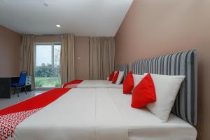 Postel nebo postele na pokoji v ubytování New Bangi Gateway Hotel
