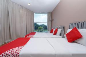 Postel nebo postele na pokoji v ubytování New Bangi Gateway Hotel