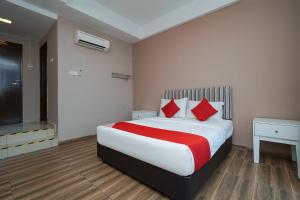 Postel nebo postele na pokoji v ubytování New Bangi Gateway Hotel