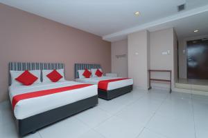 Postel nebo postele na pokoji v ubytování New Bangi Gateway Hotel