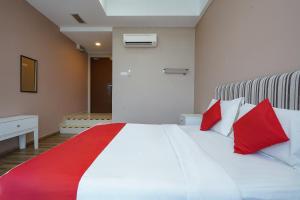 Postel nebo postele na pokoji v ubytování New Bangi Gateway Hotel