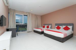 Postel nebo postele na pokoji v ubytování New Bangi Gateway Hotel