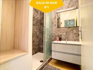 Fotografia z galérie ubytovania Idéal Groupe - Grands Espaces - 4 chambres - Parking Gratuit - Proche Centre, Gare & Transports - Wifi - OFFRE SPECIAL de Reduction jusqu'à -50 v destinácii Le Mans
