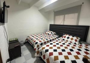 Giường trong phòng chung tại Hospedaje Gladys