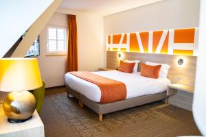 Postel nebo postele na pokoji v ubytování Hôtel Restaurant Au Boeuf