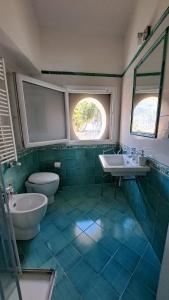 Et badeværelse på Mamma Wanda holiday home + 32 billeder