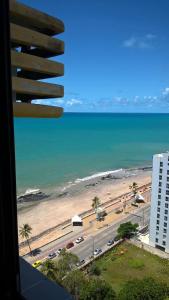 a view of a beach and a building and the ocean at Boa Viagem Flat BVF 777 in Recife