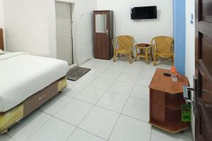 TV a/nebo společenská místnost v ubytování OYO 92207 Hotel Koperasi + 18 fotografií