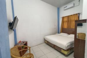 Voodi või voodid majutusasutuse OYO 92207 Hotel Koperasi toas