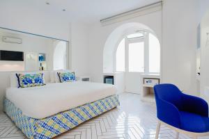 Televisyen dan/atau pusat hiburan di Relais Correale Rooms & Garden