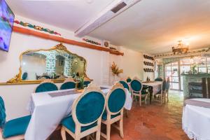 TV a/nebo společenská místnost v ubytování Hotel Baluarte Cartagena Boutique