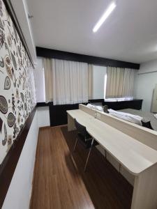 a room with a desk and a bed at Hotel Mercu Beneficência Bela Vista Com Garagem 1203 in Sao Paulo +44 photos