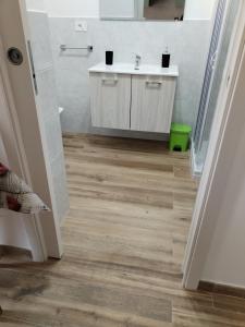 a bathroom with a sink and a mirror at La dimora salentina in Galatone