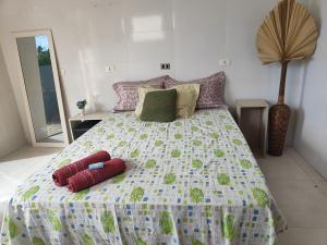 a bed with two red pillows on top of it at Premium Apartment Double Bedroom in Cianorte