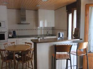 Una cocina o zona de cocina en Casa Rural La Maestra