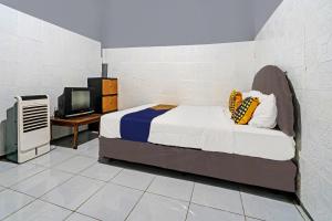 Postel nebo postele na pokoji v ubytování OYO 92269 Arjuna Homestay