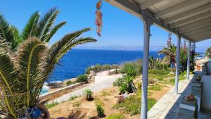 a view of the ocean from a house at Akrogiali studios in Donoussa
