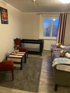 Postel nebo postele na pokoji v ubytování Skräpplinge gård