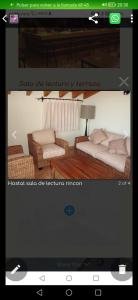 un televisore che mostra un soggiorno con divano di Hostal Bar Restaurante Villa Cerollera a Cerollera