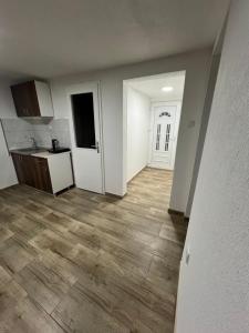 A kitchen or kitchenette at Apartmani Ćosić - Kuršumlijska banja